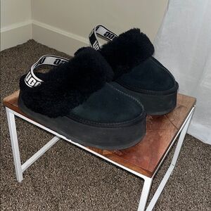 UGG Women's Black Fluffy Platform Slides